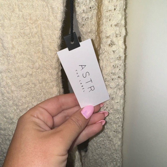 Astr the label SMOCKED SQUARE NECK MINI DRESS - Picture 5 of 6